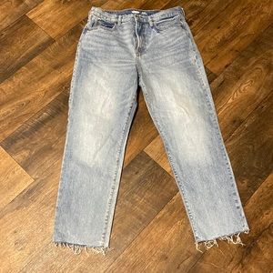 Never worn old Navy high rise jeans!